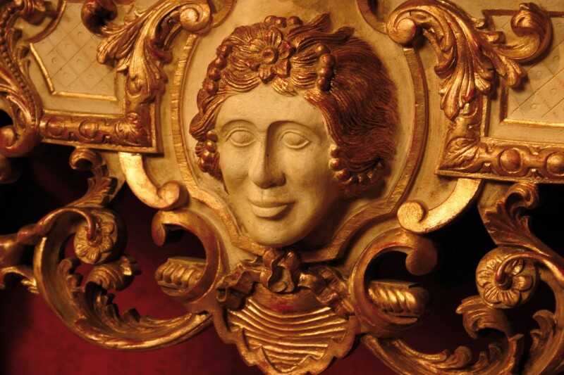 Console Dauphin perlé style Louis XIV