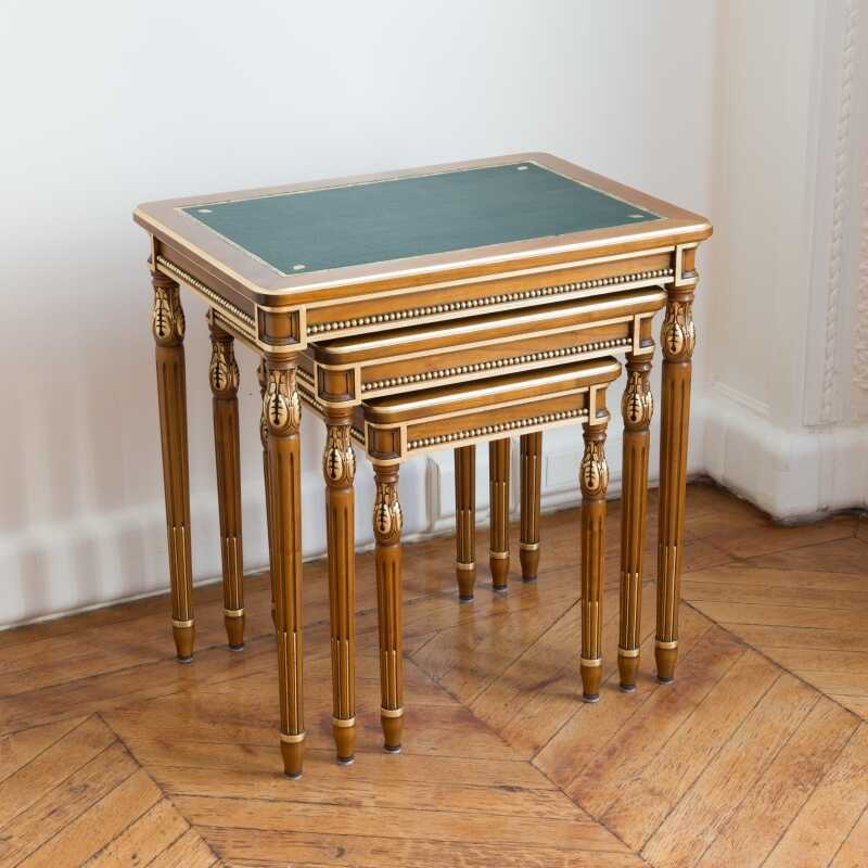 Table de salon Gigogne Sculptée style Louis XVI