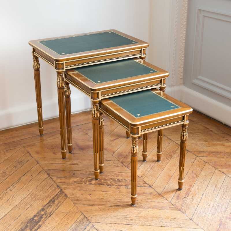 Table de salon Gigogne Sculptée style Louis XVI