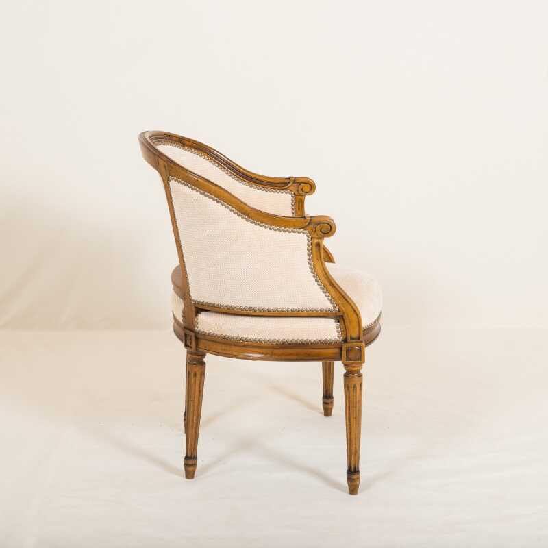 Fauteuil style Louis XVI Couturier 