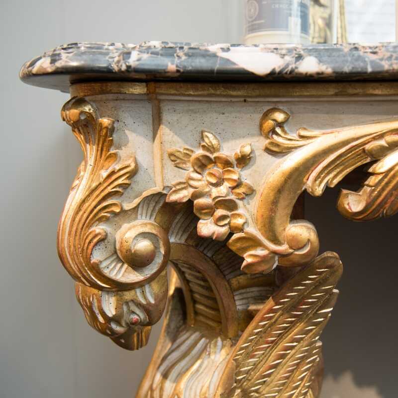 Console Aigle encordé style Louis XV